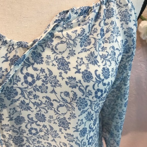 Francescas Floral Cold Shoulder Top - Picture 2 of 8